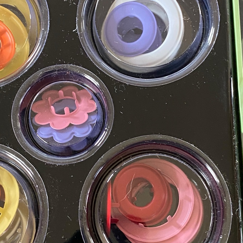 Making Memories Grommet Tools and Grommets Floral and Round Multicolor Scrapbook - Picture 6 of 7